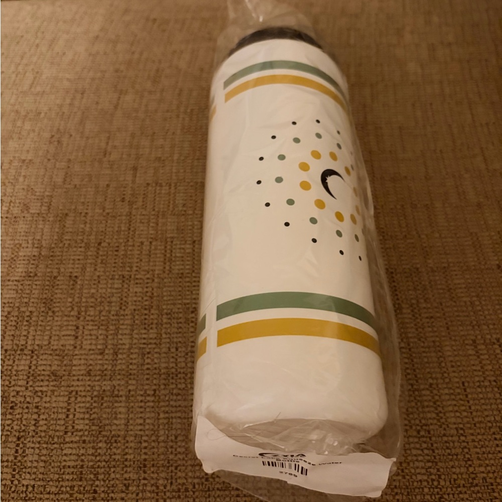 ZYIA Active Cecret Lake Squeeze White Water Bottle W Black Logo